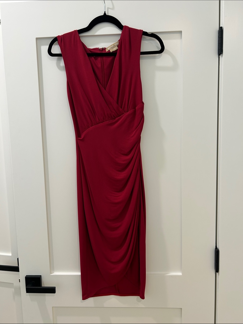 Michale Kors size 4 Sleeveless Red Draped V-Neck Dress